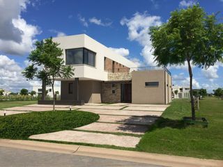 Foto 1 de VENTA CASA 4 AMB Y DEP - VISTAS - PUERTOS DEL LAGO