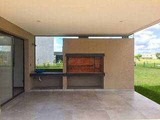 Foto 24 de VENTA CASA 4 AMB Y DEP - VISTAS - PUERTOS DEL LAGO
