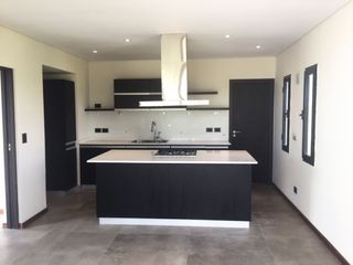 Foto 6 de VENTA CASA 4 AMB Y DEP - VISTAS - PUERTOS DEL LAGO