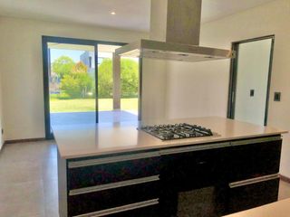 Foto 9 de VENTA CASA 4 AMB Y DEP - VISTAS - PUERTOS DEL LAGO