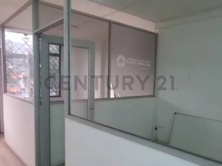 Foto 1 de Se renta amplio local de 2 plantas  Av. Mariscal Sucre – Zona estratégica