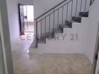 Foto 5 de Se renta amplio local de 2 plantas  Av. Mariscal Sucre – Zona estratégica