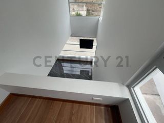 Foto 8 de Amplia Casa Moderna en Conjunto Privado – Valle de Los Chillos