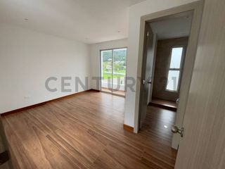 Foto 10 de Amplia Casa Moderna en Conjunto Privado – Valle de Los Chillos