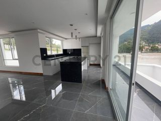 Foto 5 de Amplia Casa Moderna en Conjunto Privado – Valle de Los Chillos