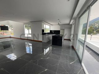 Foto 4 de Amplia Casa Moderna en Conjunto Privado – Valle de Los Chillos