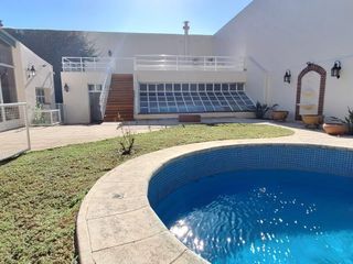 Foto 69 de Sensacional casa en echesortu 5 dormitorios cocheras piscina quincho jardin!