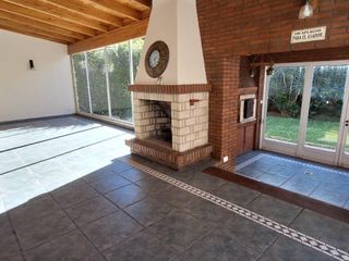 Foto 58 de Sensacional casa en echesortu 5 dormitorios cocheras piscina quincho jardin!