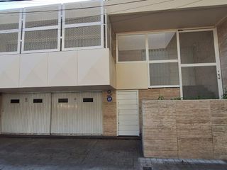 Foto 3 de Sensacional casa en echesortu 5 dormitorios cocheras piscina quincho jardin!