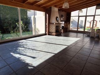 Foto 57 de Sensacional casa en echesortu 5 dormitorios cocheras piscina quincho jardin!