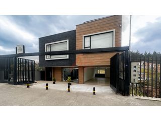 Foto 1 de AMPLIO Y ESTRATEGICO LOCAL COMERCIAL AV. RICARDO DURAN CUENCA