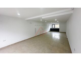 Foto 6 de AMPLIO Y ESTRATEGICO LOCAL COMERCIAL AV. RICARDO DURAN CUENCA