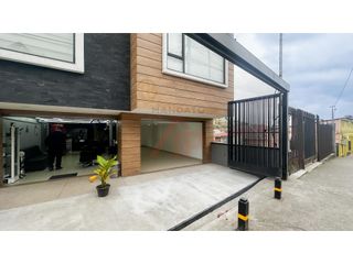 Foto 2 de AMPLIO Y ESTRATEGICO LOCAL COMERCIAL AV. RICARDO DURAN CUENCA