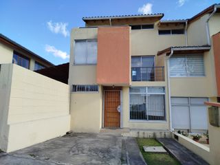 Foto 1 de Renta casa en Sangolquí, 200 m2 3 dormitorios