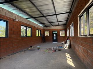 Foto 2 de BODEGA EN ROBLEDO LA POLA