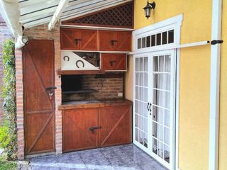Foto 10 de CASA CON PARQUE Y PILETA EN TEMPERLEY
