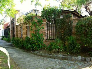 Foto 2 de CASA CON PARQUE Y PILETA EN TEMPERLEY