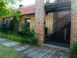 Foto 1 de CASA CON PARQUE Y PILETA EN TEMPERLEY