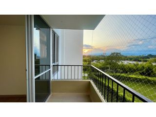 Foto 6 de Extraordinario apartamento esquinera con vista al bosque en Sierra Viento Conjunto Residencial con 3 alcobas y 2 parqueaderos. Cerritos. Galicia.