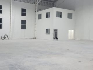 Foto 2 de Galpón en ALQUILER 600m2 y 300m2 - Industrial - Sector Calac