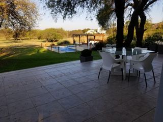 Foto 2 de Casa AMOBLADA fondo Golf, 4 dorm. pileta y gran patio Lomas de La Carolina