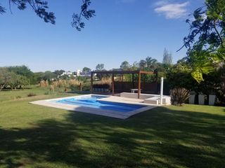 Foto 1 de Casa AMOBLADA fondo Golf, 4 dorm. pileta y gran patio Lomas de La Carolina