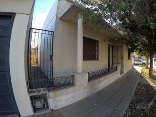 Foto 4 de Venta Casa en esquina const. sobre 2 lotes amplio fondo libre - Llavallol