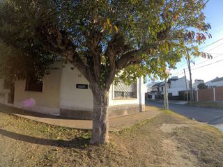 Foto 6 de Venta Casa en esquina const. sobre 2 lotes amplio fondo libre - Llavallol