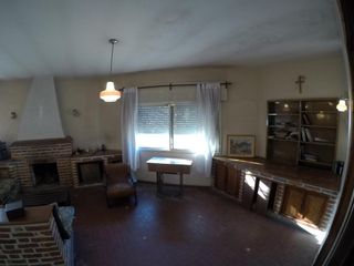Foto 2 de Venta Casa en esquina const. sobre 2 lotes amplio fondo libre - Llavallol