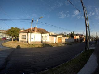 Foto 8 de Venta Casa en esquina const. sobre 2 lotes amplio fondo libre - Llavallol
