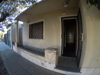 Foto 3 de Venta Casa en esquina const. sobre 2 lotes amplio fondo libre - Llavallol