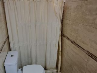 Foto 5 de Casa en  venta, tres plantas, 4 dormitorios, baños 3, living comedor, quincho, espacio para uso profesional