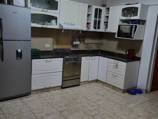 Foto 7 de Casa en  venta, tres plantas, 4 dormitorios, baños 3, living comedor, quincho, espacio para uso profesional