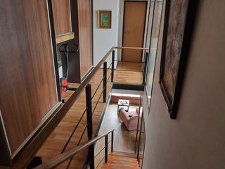 Foto 13 de Casa en  venta, tres plantas, 4 dormitorios, baños 3, living comedor, quincho, espacio para uso profesional