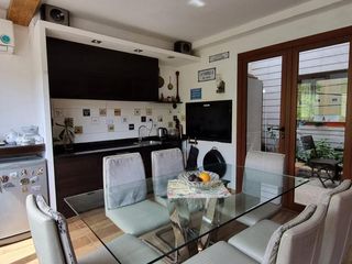 Foto 14 de Casa en  venta, tres plantas, 4 dormitorios, baños 3, living comedor, quincho, espacio para uso profesional