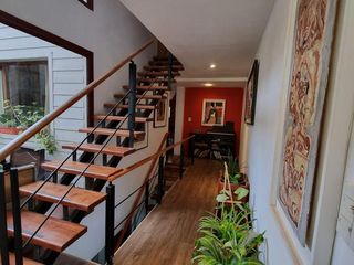 Foto 2 de Casa en  venta, tres plantas, 4 dormitorios, baños 3, living comedor, quincho, espacio para uso profesional