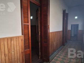 Foto 2 de Alquiler Casa en  Planta Baja PASILLO 2 dormitorios. sin expensas