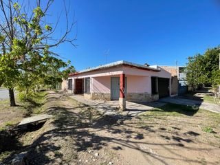 Foto 2 de SE VENDE AMPLIA CASA EN CALLE ADOFO CALLE A SOLO 5 MINUTOS DEL CENTRO DE SAN RAFAEL - MENDOZA