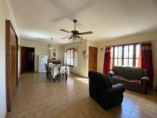 Foto 4 de SE VENDE AMPLIA CASA EN CALLE ADOFO CALLE A SOLO 5 MINUTOS DEL CENTRO DE SAN RAFAEL - MENDOZA