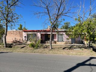 Foto 1 de SE VENDE AMPLIA CASA EN CALLE ADOFO CALLE A SOLO 5 MINUTOS DEL CENTRO DE SAN RAFAEL - MENDOZA
