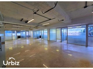 Foto 1 de Venta / Arriendo Oficina de 253 m² con Divisiones en North Point