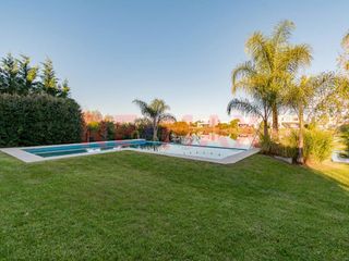 Foto 66 de VENTA Casa a la Laguna en El Cantón Norte Escobar