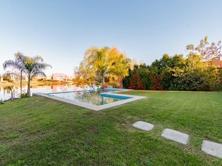 Foto 67 de VENTA Casa a la Laguna en El Cantón Norte Escobar