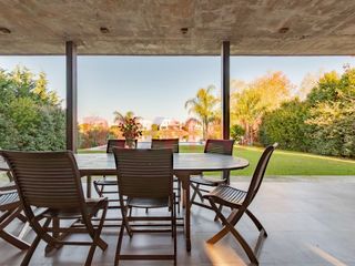 Foto 50 de VENTA Casa a la Laguna en El Cantón Norte Escobar