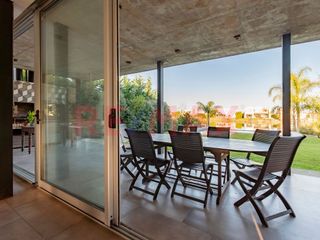 Foto 49 de VENTA Casa a la Laguna en El Cantón Norte Escobar
