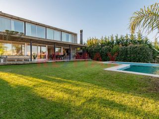 Foto 2 de VENTA Casa a la Laguna en El Cantón Norte Escobar