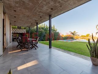 Foto 55 de VENTA Casa a la Laguna en El Cantón Norte Escobar