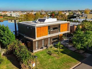Foto 1 de VENTA Casa a la Laguna en El Cantón Norte Escobar