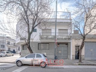 Foto 3 de Casa de 5 ambientes con terraza y local en lote propio - Boedo