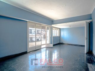Foto 10 de Casa de 5 ambientes con terraza y local en lote propio - Boedo